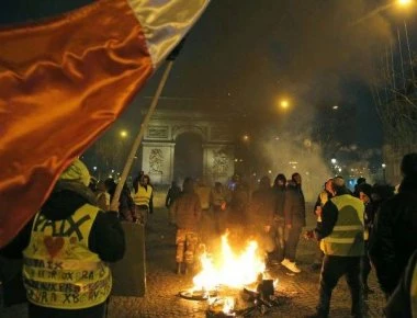 Χαμός στο Παρίσι: Εισβολή στο υπουργείο Τύπου - Ο υπουργός φυγαδεύτηκε όπως-όπως